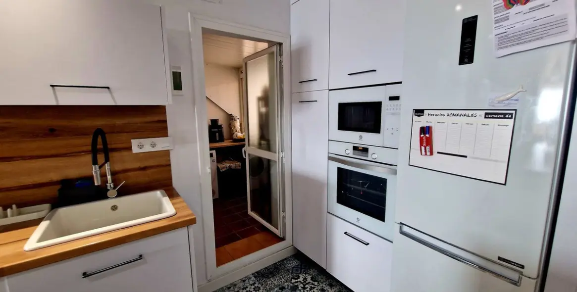 Venta de apartamento en planta media en Higueron 70