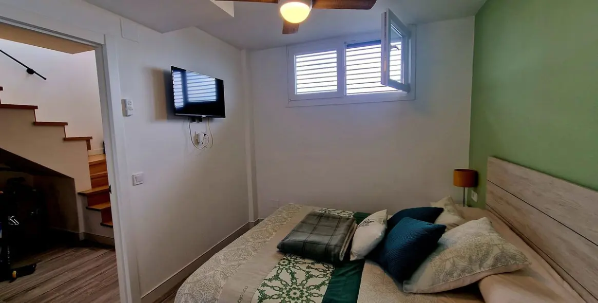 Venta de apartamento en planta media en Higueron 71