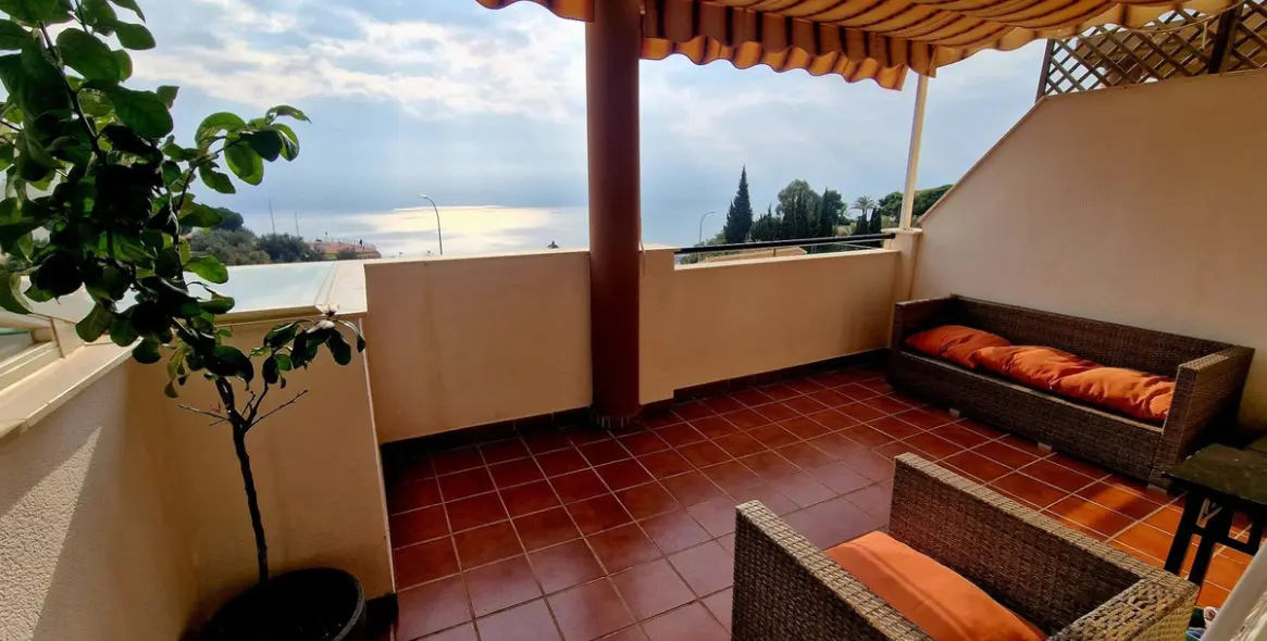 Venta de apartamento en planta media en Higueron 72