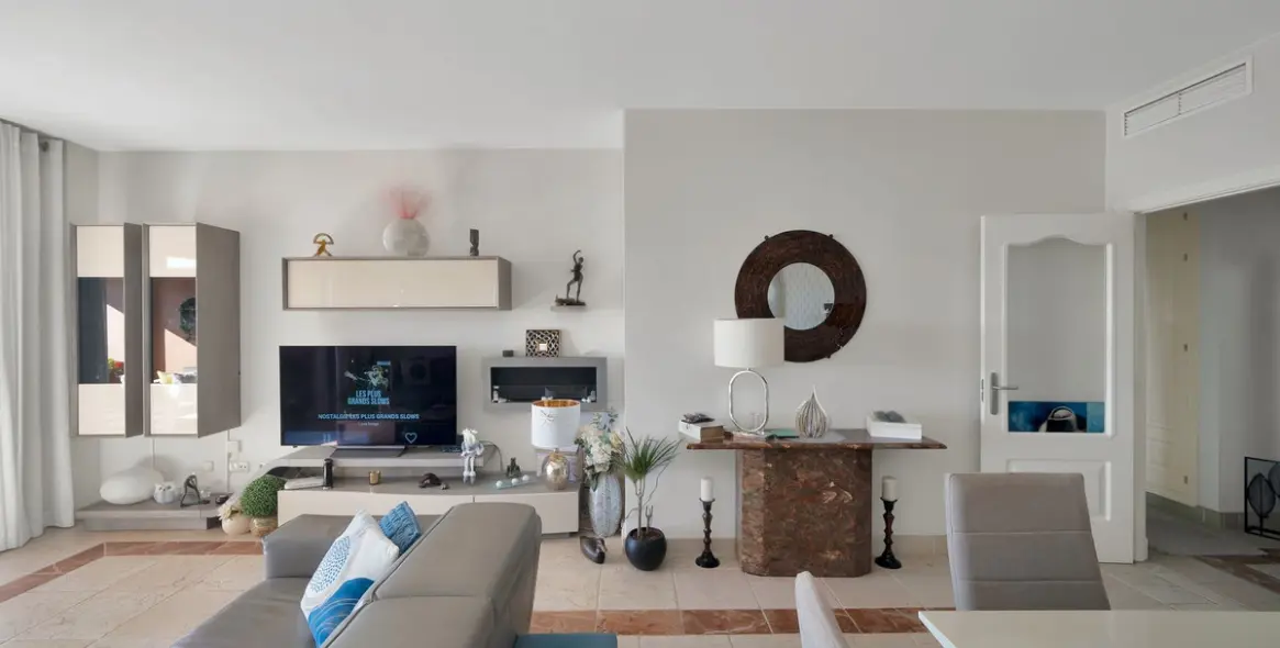 Venta de apartamento en planta media en Atalaya 11