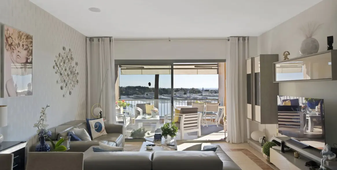 Venta de apartamento en planta media en Atalaya 12