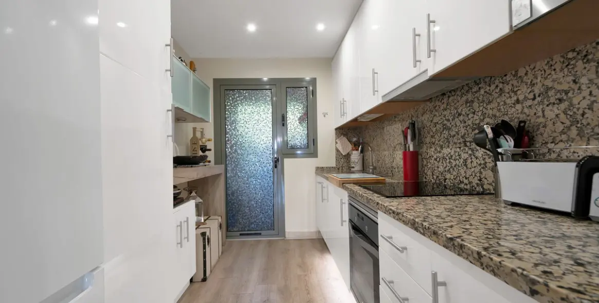 Venta de apartamento en planta media en Atalaya 13