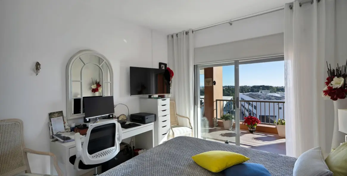 Venta de apartamento en planta media en Atalaya 30