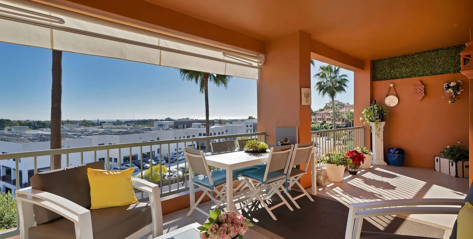 Sale of middle floor apartment in Atalaya 4
