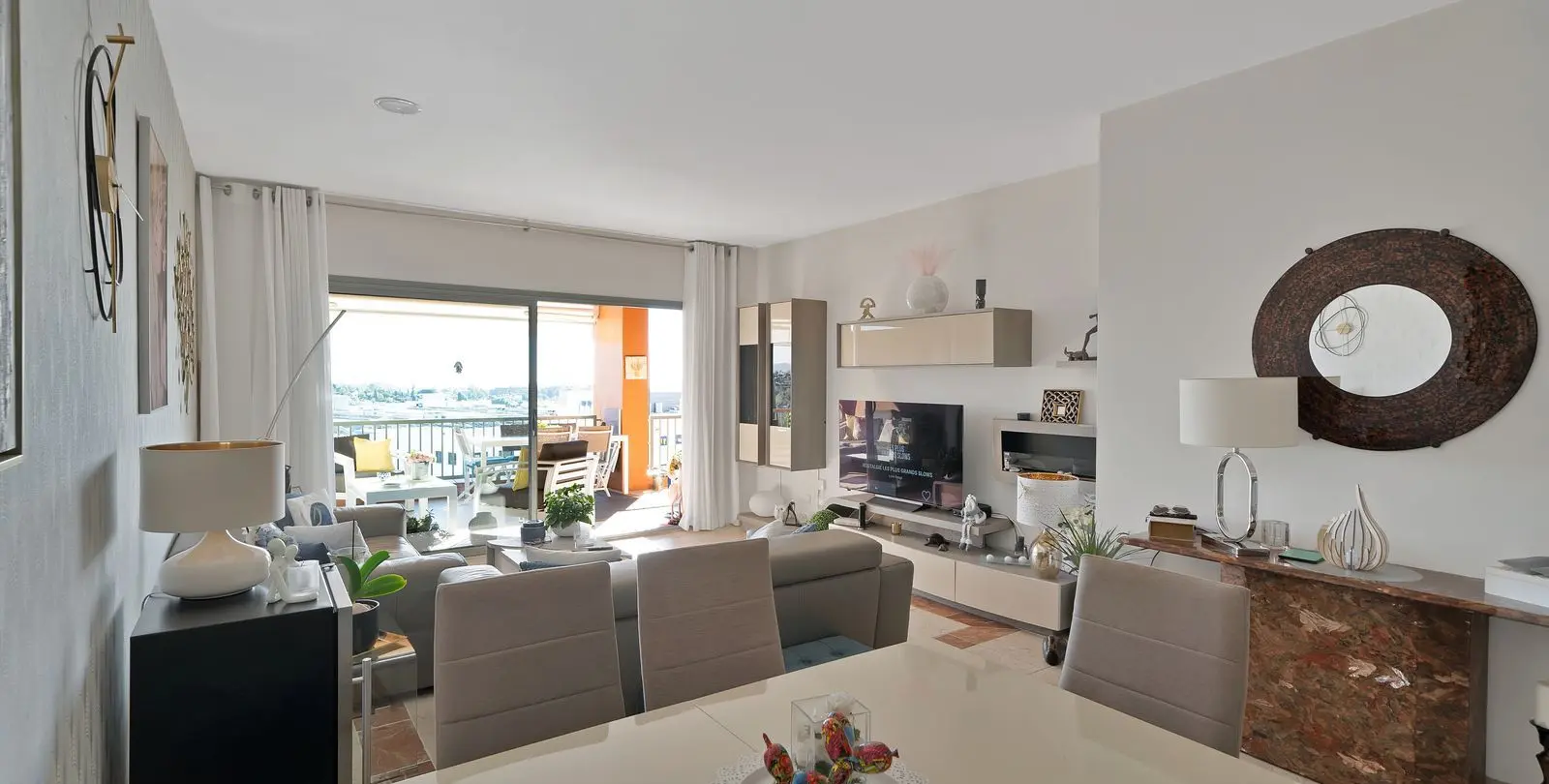 Sale of middle floor apartment in Atalaya 8