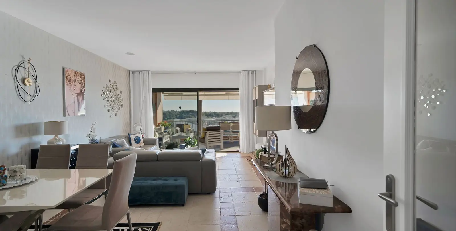 Sale of middle floor apartment in Atalaya 10