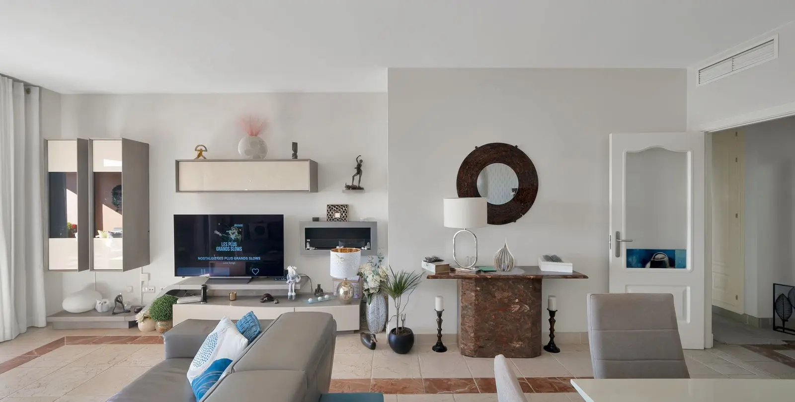 Sale of middle floor apartment in Atalaya 11