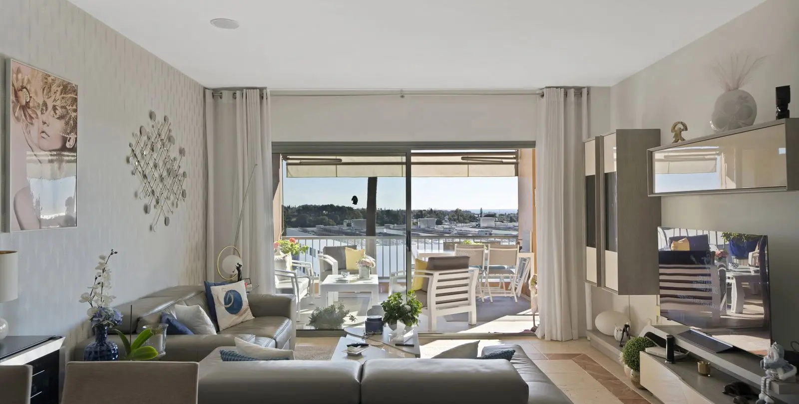 Sale of middle floor apartment in Atalaya 12