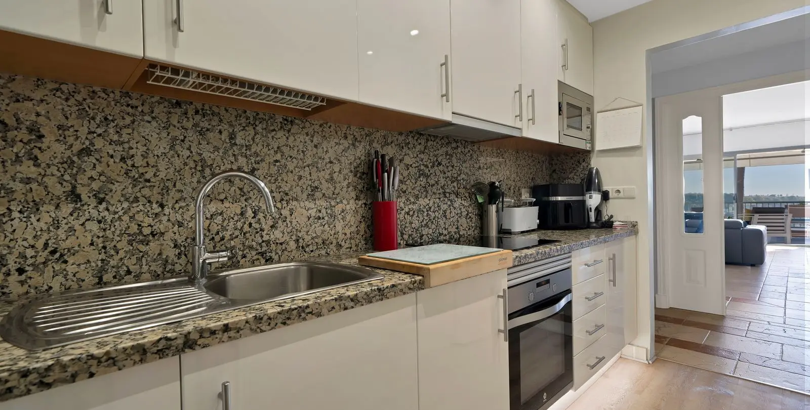Sale of middle floor apartment in Atalaya 14