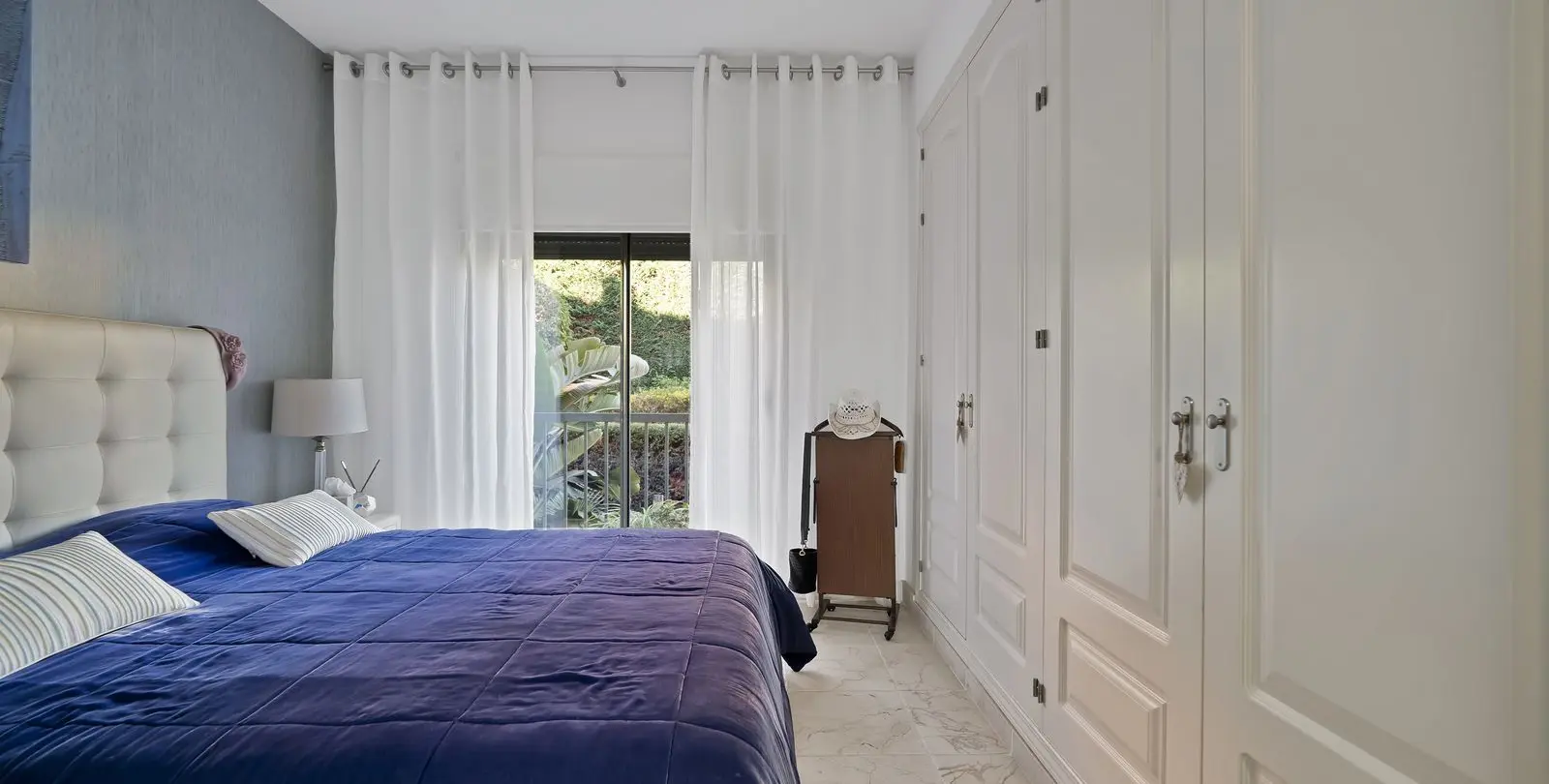 Sale of middle floor apartment in Atalaya 18