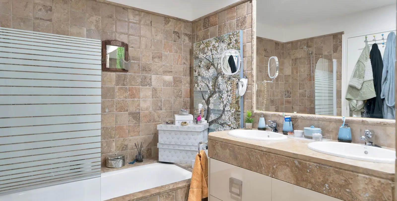 Sale of middle floor apartment in Atalaya 25
