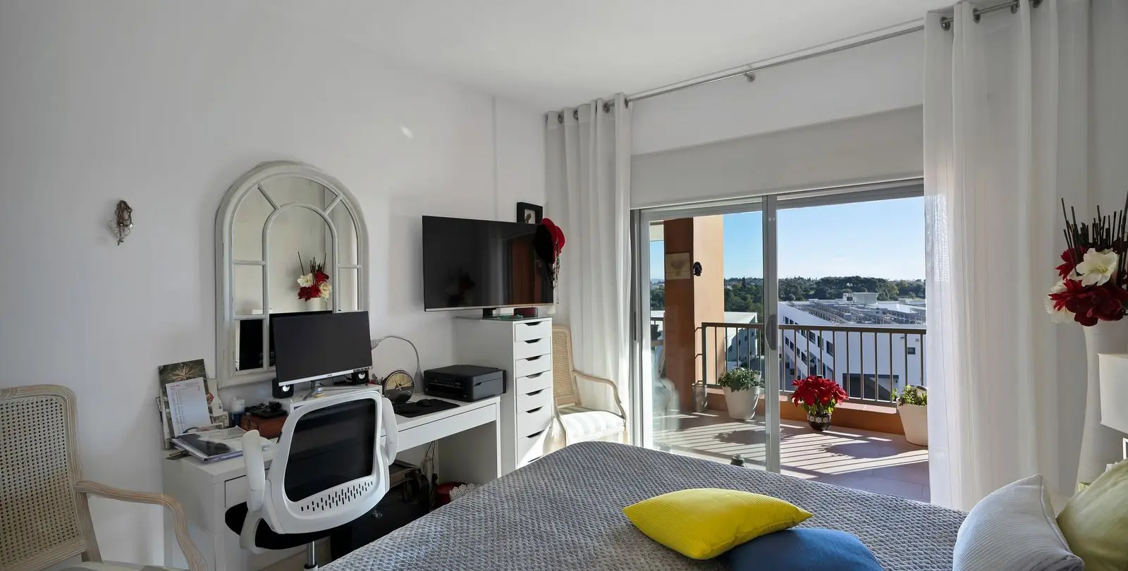 Sale of middle floor apartment in Atalaya 30
