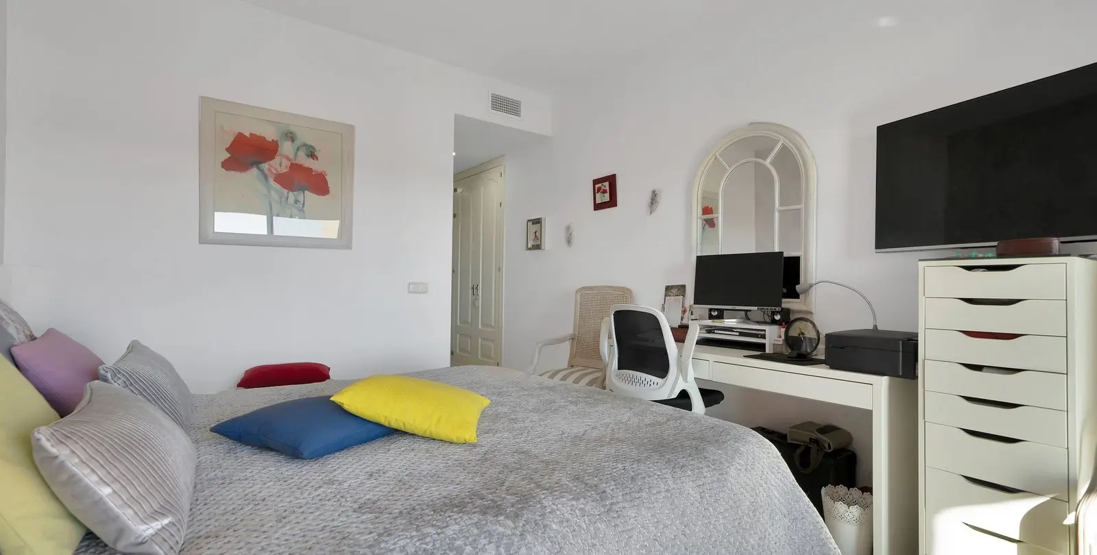 Sale of middle floor apartment in Atalaya 32