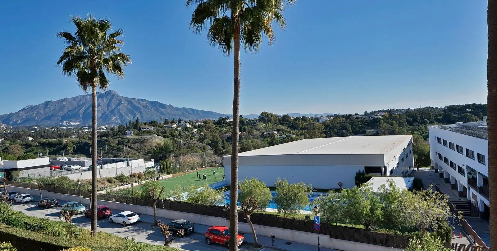 Sale of middle floor apartment in Atalaya 35