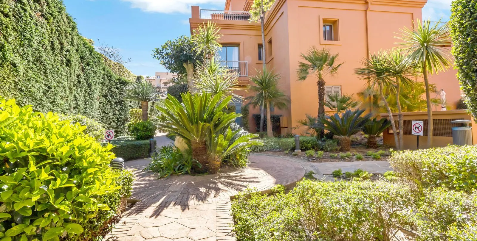 Sale of middle floor apartment in Atalaya 36