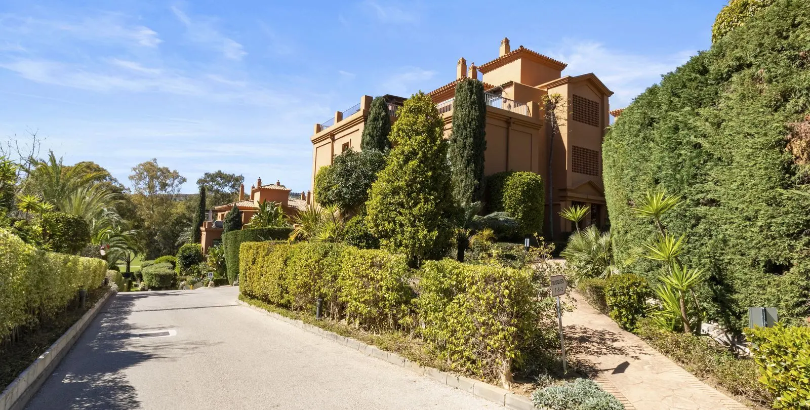Sale of middle floor apartment in Atalaya 37