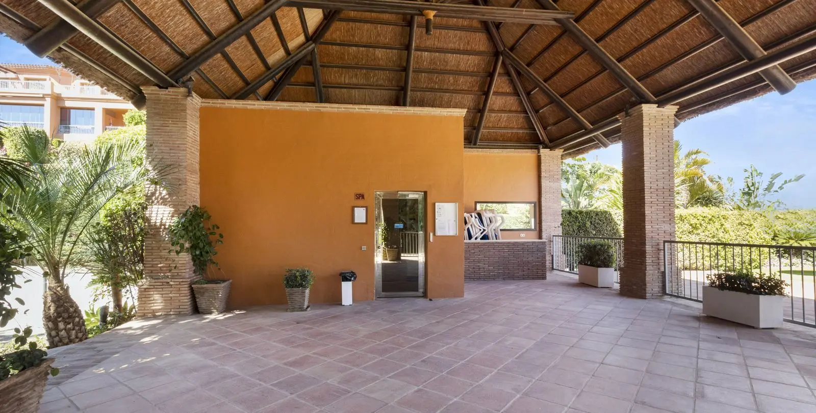 Sale of middle floor apartment in Atalaya 38