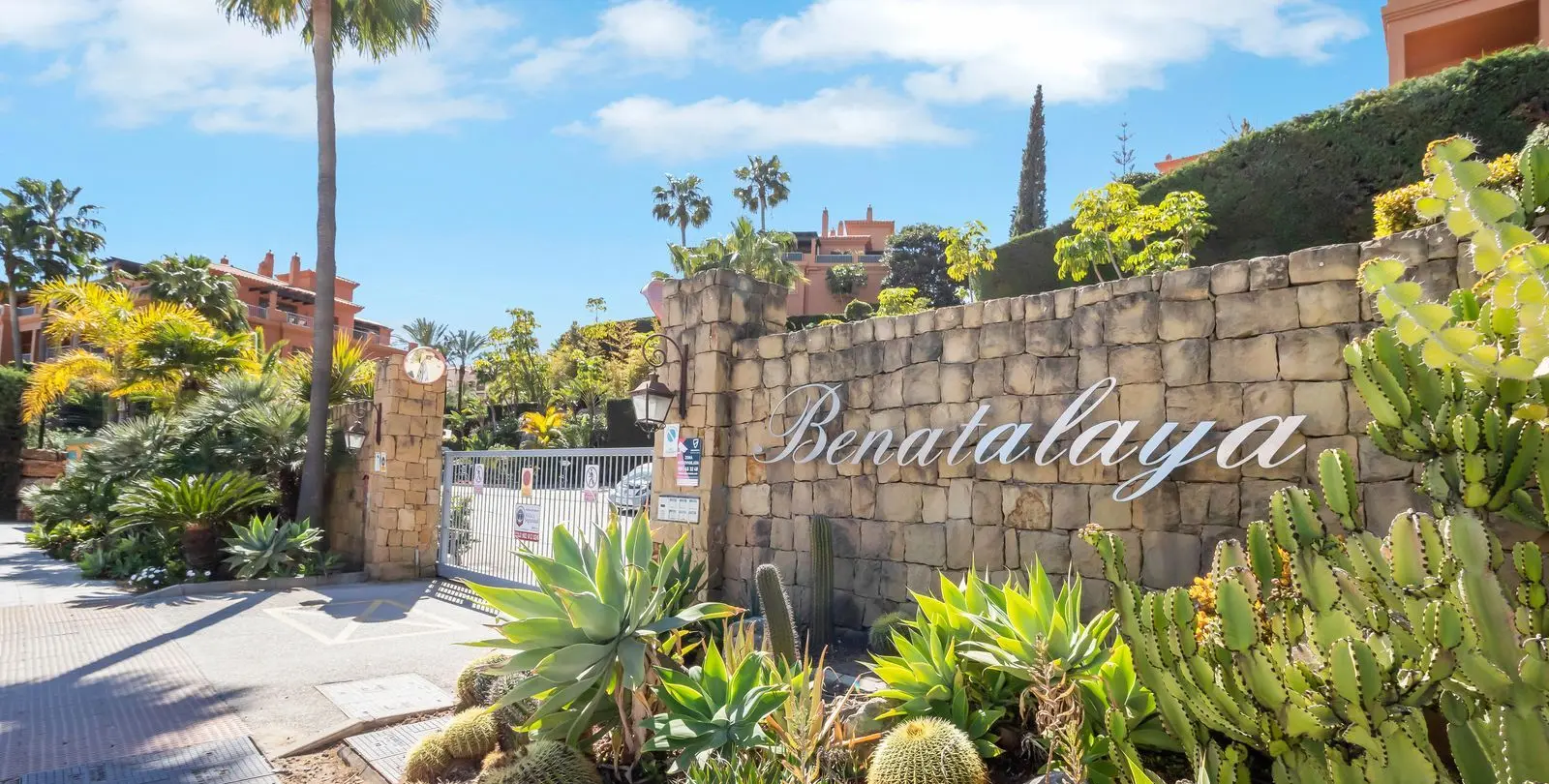 Sale of middle floor apartment in Atalaya 41