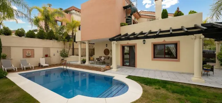 Продажа дома на две семьи в Coín 0