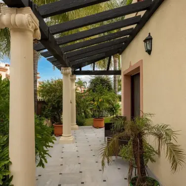 Продажа дома на две семьи в Coín