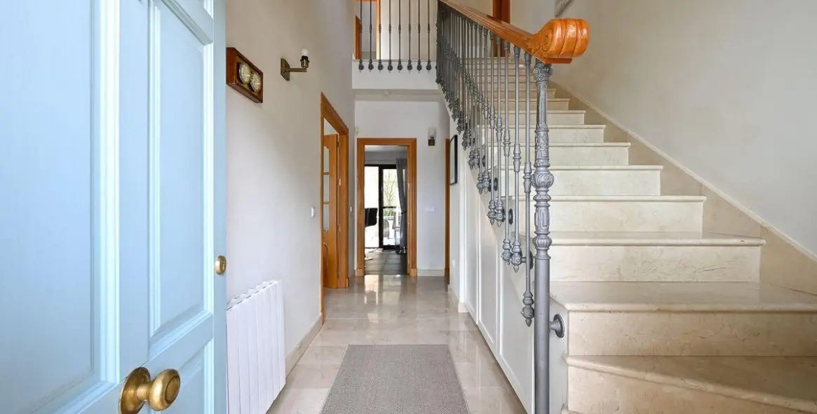 Продажа дома на две семьи в Coín 3