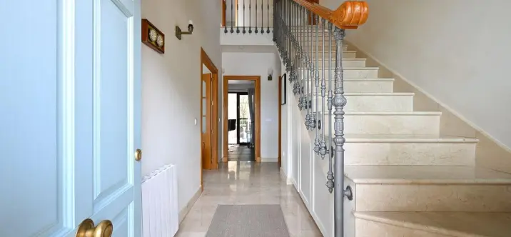 Продажа дома на две семьи в Coín 2