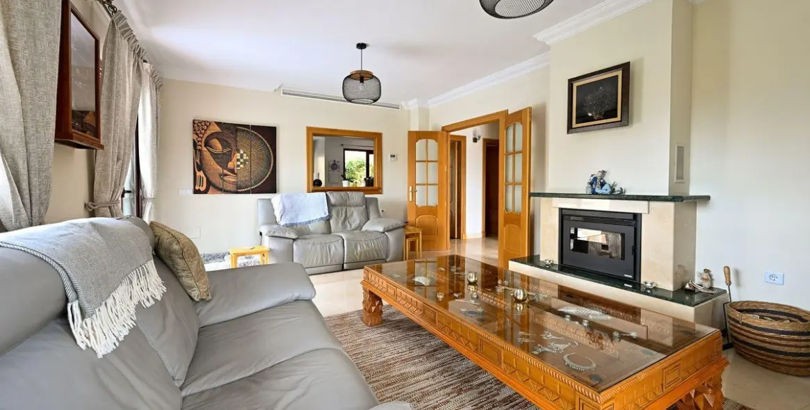 Продажа дома на две семьи в Coín 4