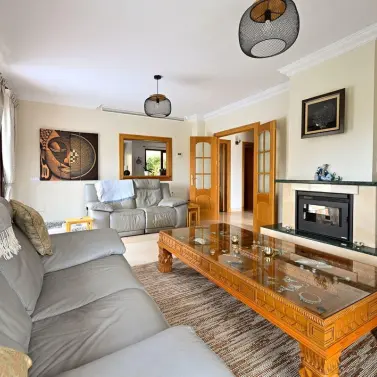 Продажа дома на две семьи в Coín