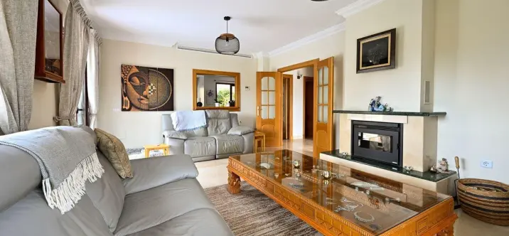 Продажа дома на две семьи в Coín 3