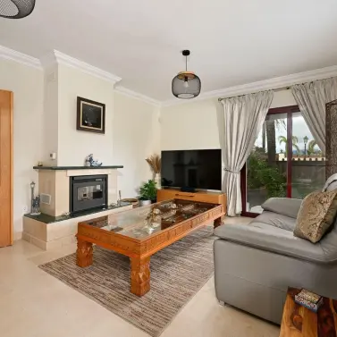 Продажа дома на две семьи в Coín