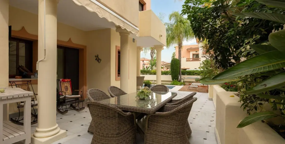 Продажа дома на две семьи в Coín 8