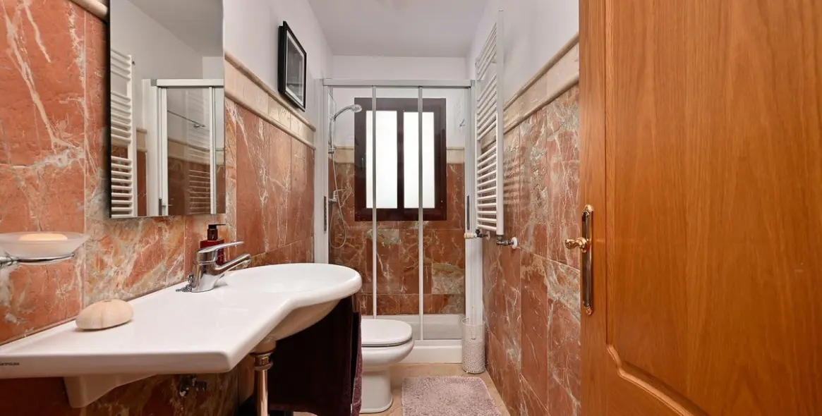 Продажа дома на две семьи в Coín 10