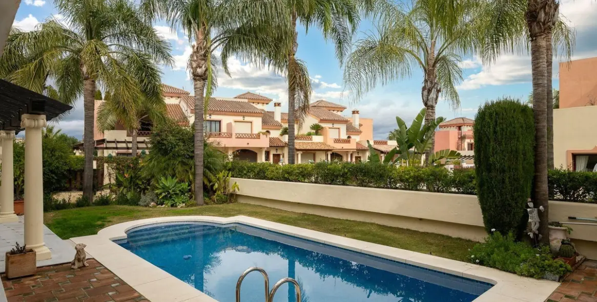 Продажа дома на две семьи в Coín 12