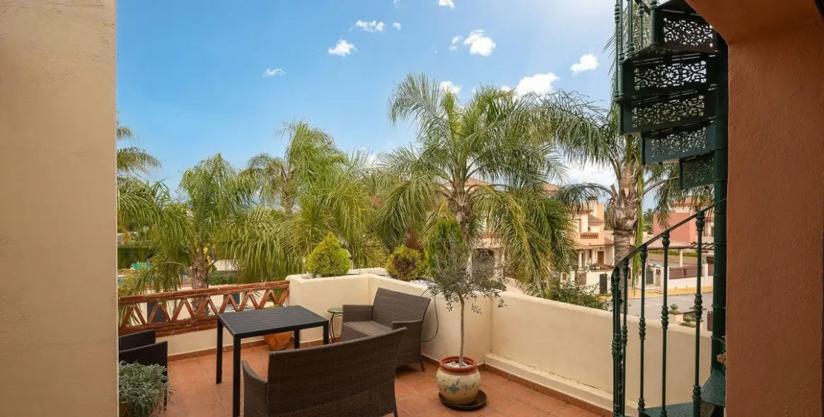 Продажа дома на две семьи в Coín 20