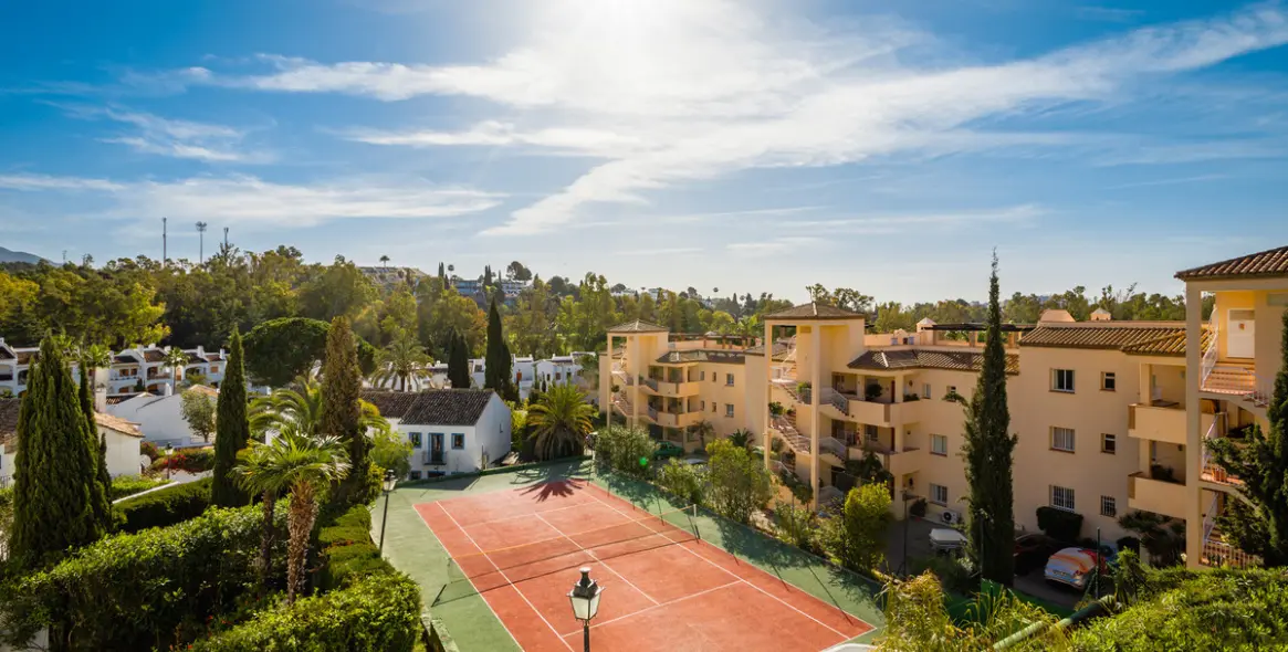 Sale of townhouse in Nueva Andalucía 13
