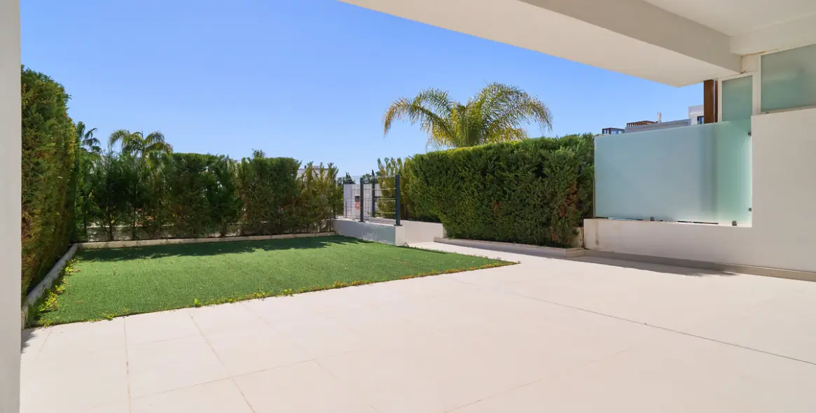 Sale of ground floor apartment in Bel Air 5