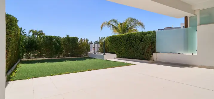 Sale of ground floor apartment in Bel Air 4