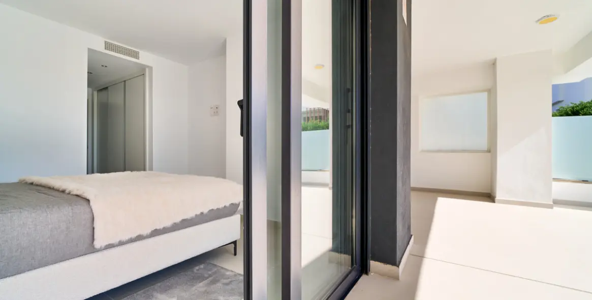 Продажа апартаментов на первом этаже в Bel Air 22