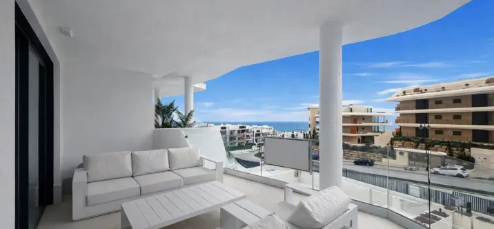 Sale of middle floor apartment in Fuengirola 0