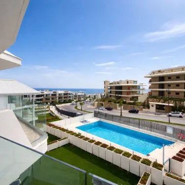 Sale of middle floor apartment in Fuengirola