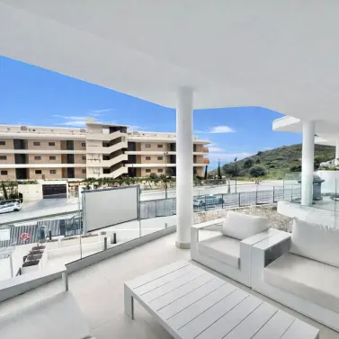 Sale of middle floor apartment in Fuengirola