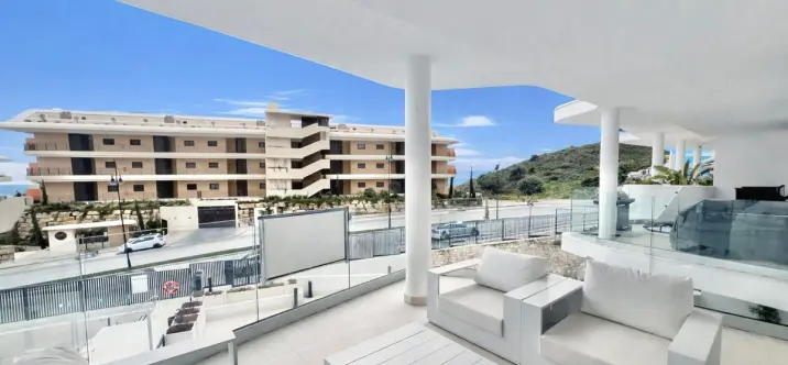 Sale of middle floor apartment in Fuengirola 2