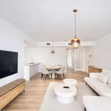 Sale of middle floor apartment in Fuengirola