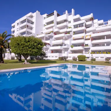 Sale of middle floor apartment in Guadalmina Alta