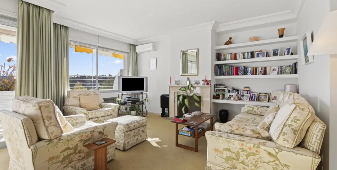 Sale of middle floor apartment in Guadalmina Alta 2