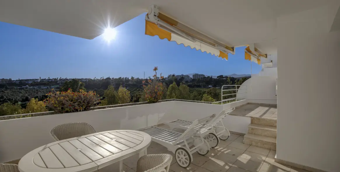 Sale of middle floor apartment in Guadalmina Alta 3