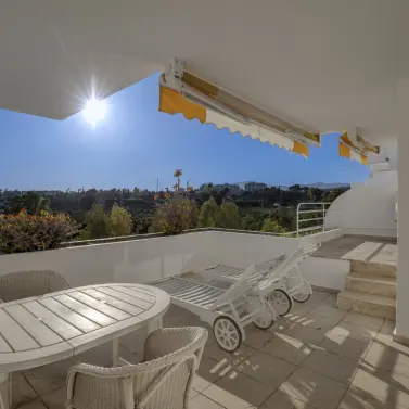 Sale of middle floor apartment in Guadalmina Alta