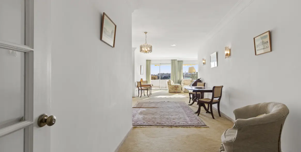 Sale of middle floor apartment in Guadalmina Alta 8