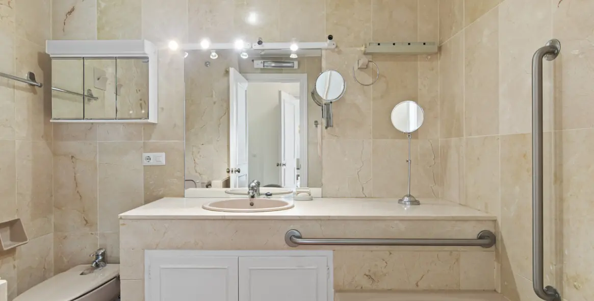 Sale of middle floor apartment in Guadalmina Alta 13