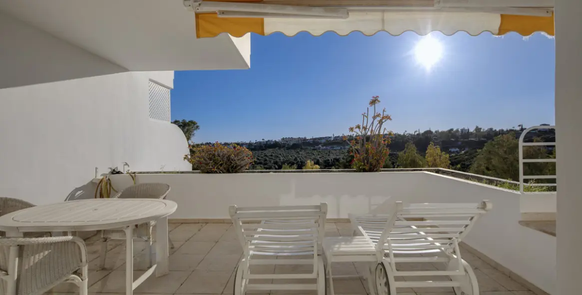 Sale of middle floor apartment in Guadalmina Alta 14